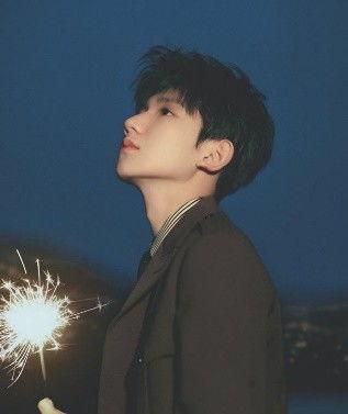 吃瓜爱上王源视频,王源美食之旅，甜蜜瞬间尽收眼底