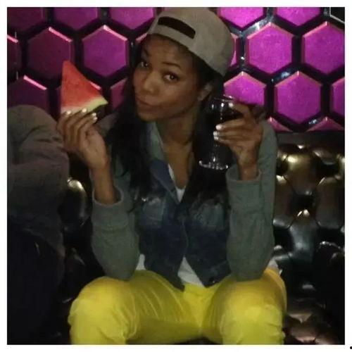 吃瓜姿势视频,视频中的趣味瞬间