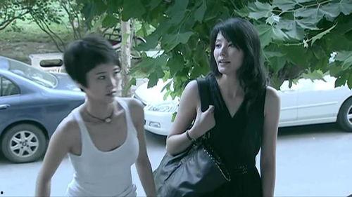 姐姐让妹妹吃瓜花生皮视频